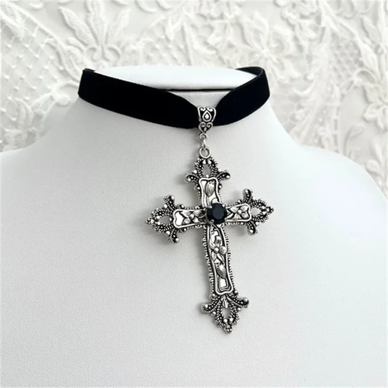 Women'S Victorian Accessories - Girocollo con croce color argento antico