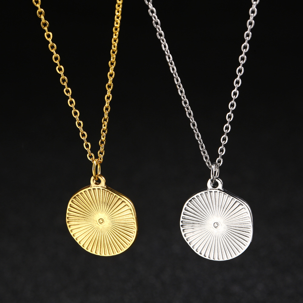 Collana con Ciondolo a Disco R - Coin Necklace Delicate recensione e prezzo