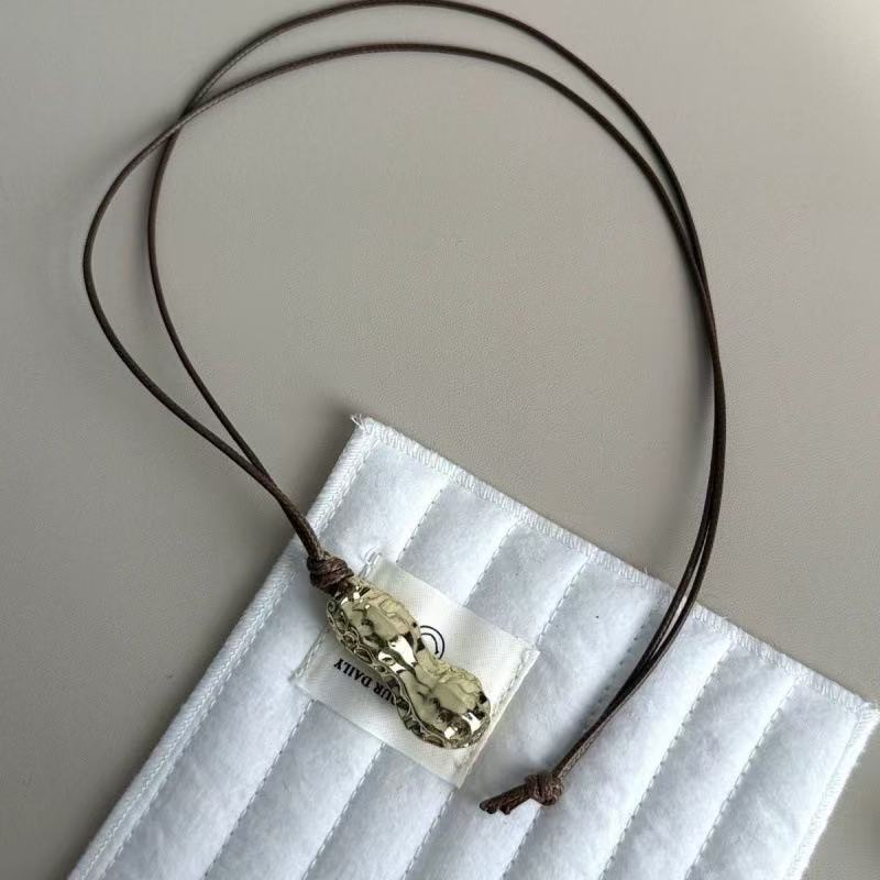 Collana con Ciondolo a Forma d - Women Accessories Meaning recensione e prezzo